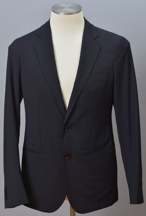 画像1: ジョルジオアルマーニ黒ラベル「CAPRIシリーズ」濃紺スーツ（52/58）S/S 無地 ネイビー (1)