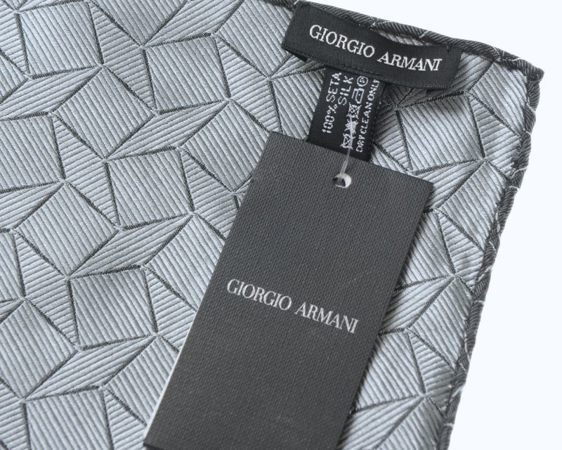 SALE!!! GIORGIO ARMANI ポケットチーフ ピュアシルク製 「幾何学模様」